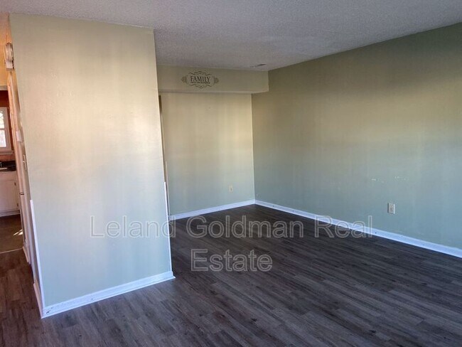 Foto del edificio - 620 Cedar Springs Ct