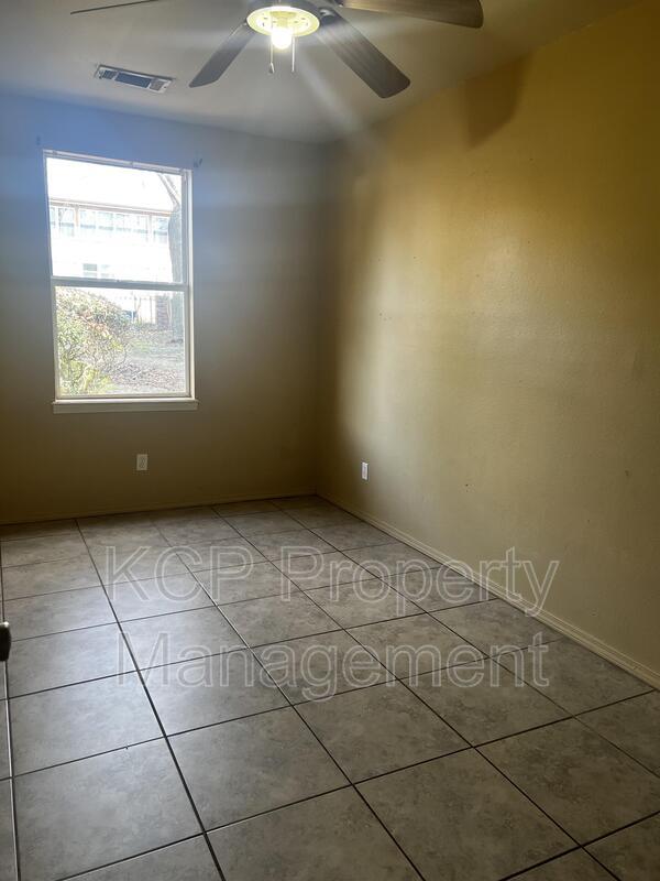 Building Photo - 909 N 41st St