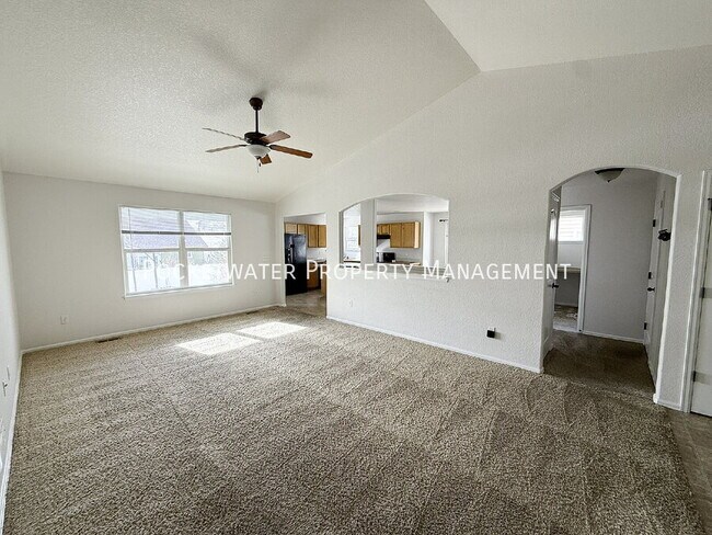 Foto del edificio - 3392 Hackberry Ln