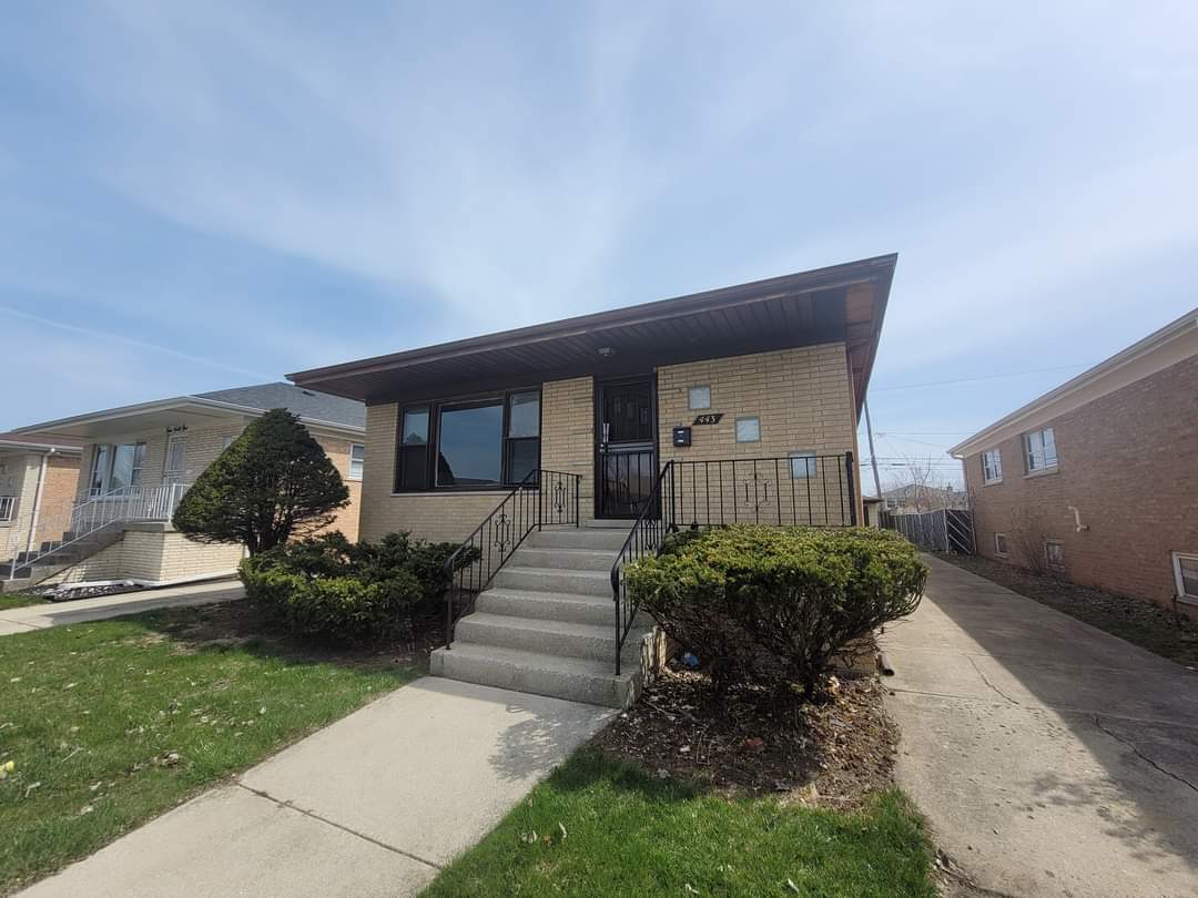 Primary Photo - 443 S Manistee Ave