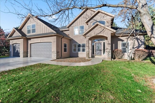 Building Photo - Quiet, Convenient, and Spacious 5bd 4ba Home