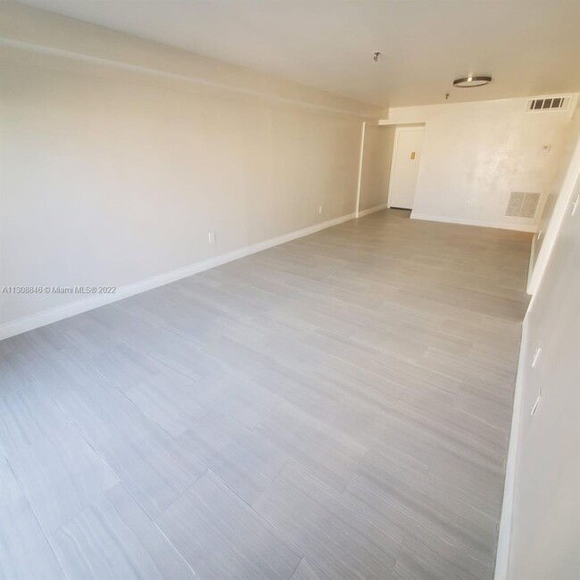 Building Photo - 250 181 Dr