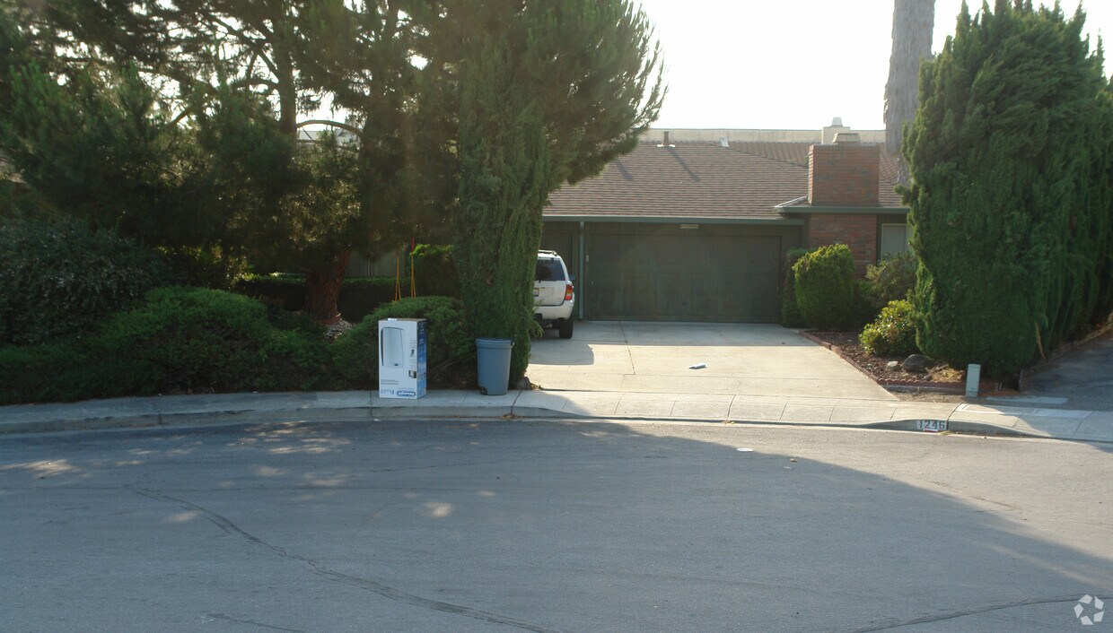 Building Photo - 1246 Valerian Ct