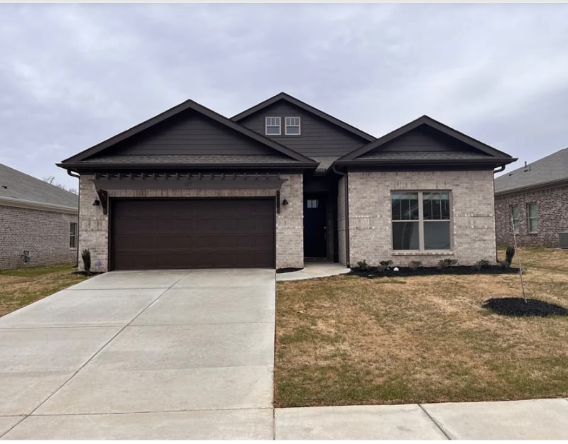 Primary Photo - 130 Willow Ln