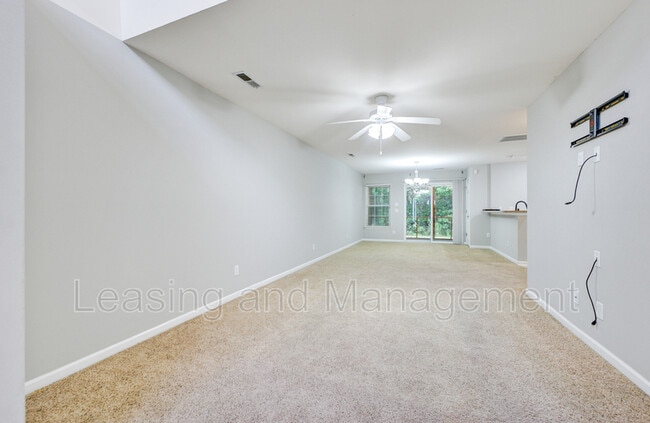 Foto del edificio - 8849 Jenny Lind St