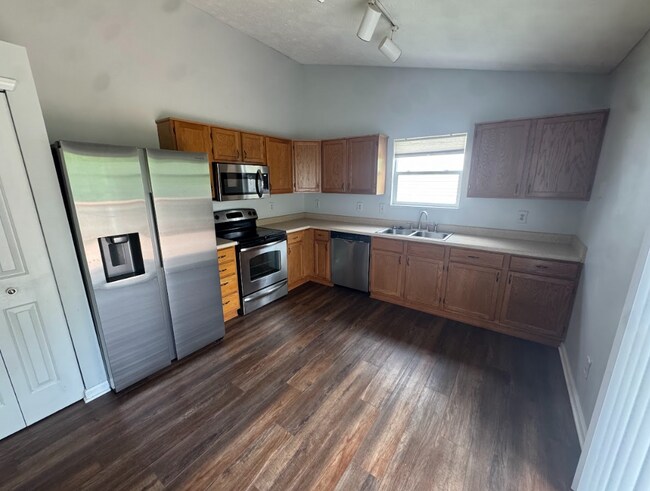 Building Photo - 778 Kingston Cir