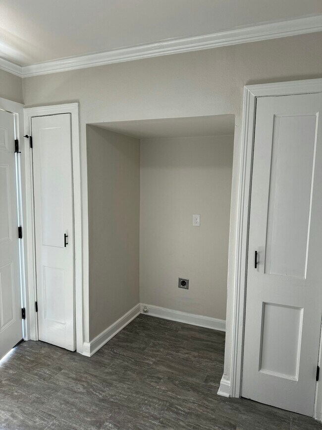 Building Photo - 2219 Gilbert Dr