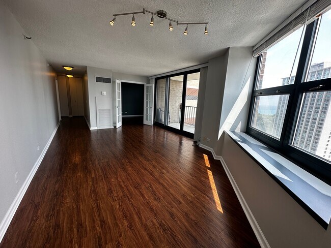 Building Photo - 3660 N Lake Shore Dr