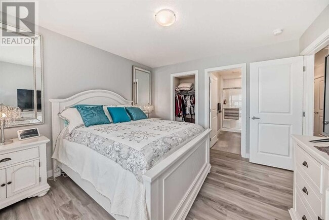 Photo du bâtiment - 204 Crestbrook Common SW