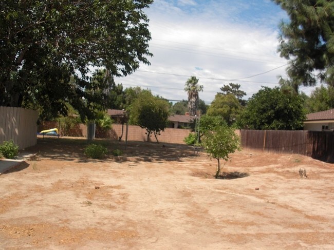 Building Photo - 9842-9852 Etiwanda Ave