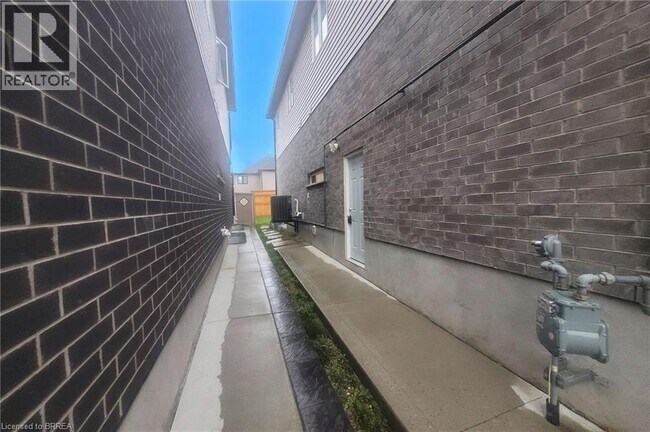 Building Photo - 22 Ian Ormston Dr