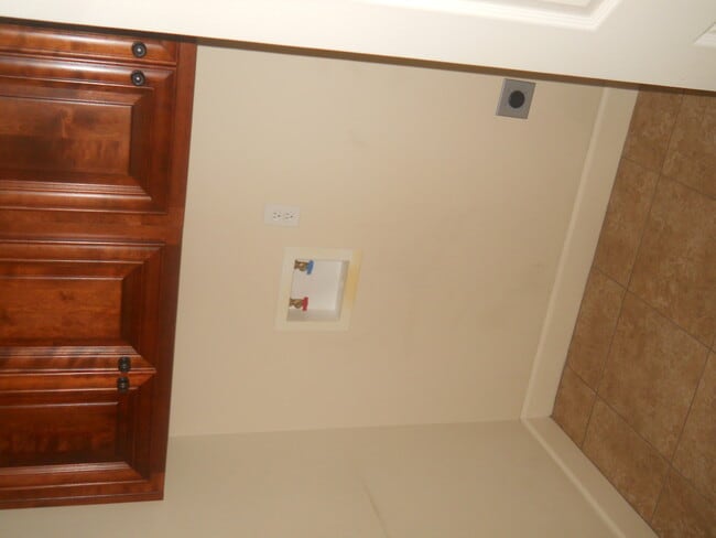 Building Photo - 3406IBarack