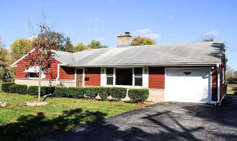 1010 W Winchester Rd, Libertyville, IL 60048 House Rental in