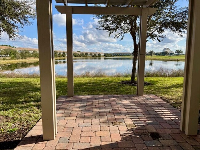 Foto del edificio - For Rent in ChampionsGate 3/2.5 Townhouse with Water View