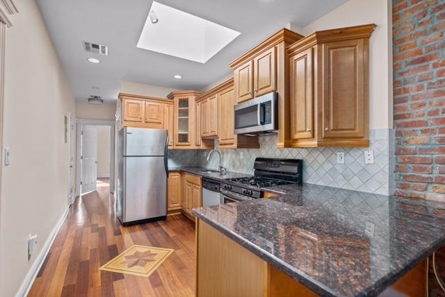 Foto del edificio - 352 7th St