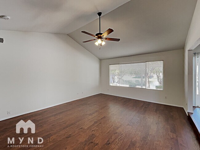 Building Photo - 2742 S Las Flores