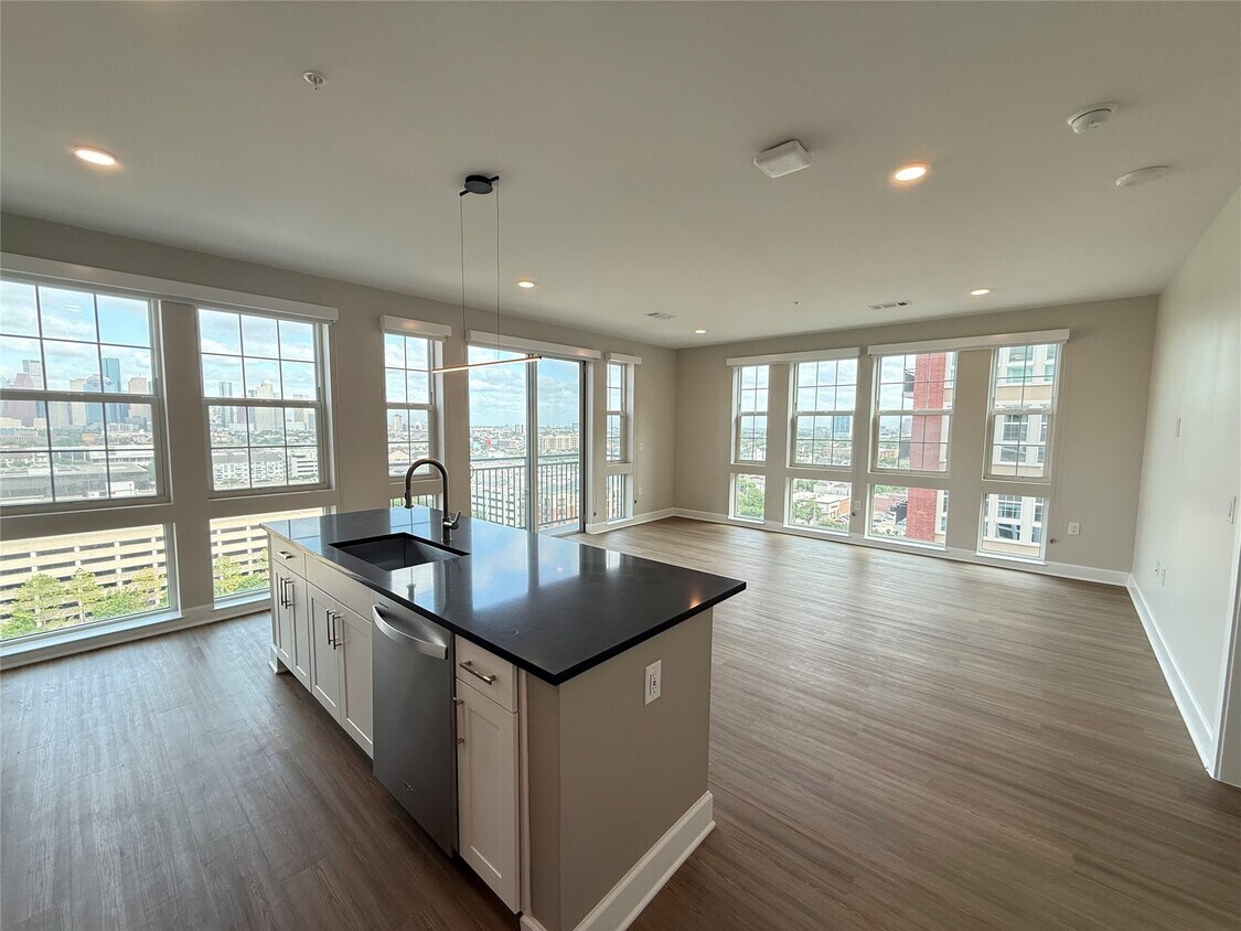 Foto principal - 716 Waugh Dr