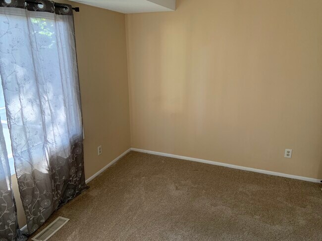Building Photo - 6390 Saint Johns Dr