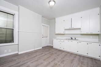 Building Photo - 159 Hoosick St