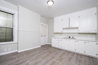 Building Photo - 159 Hoosick St