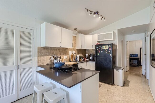 Building Photo - 8900 Tina Ct