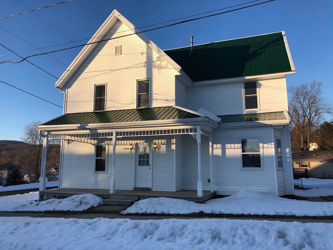 10988 Ridge St Unit APT 1, Blue Mounds, WI 53517 Apartments in Blue