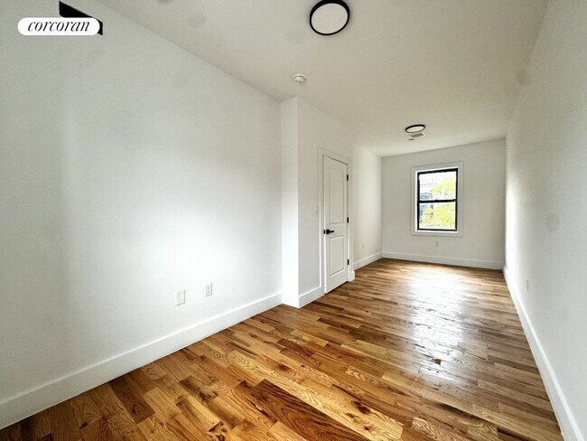 Building Photo - 1846 Park Pl