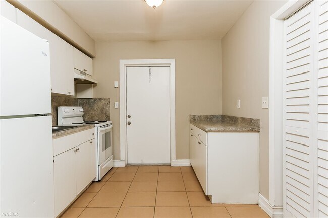 Building Photo - 3 br, 1 bath House - 6330 Rodman Street