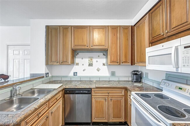 Foto del edificio - 1220 Reserve Way