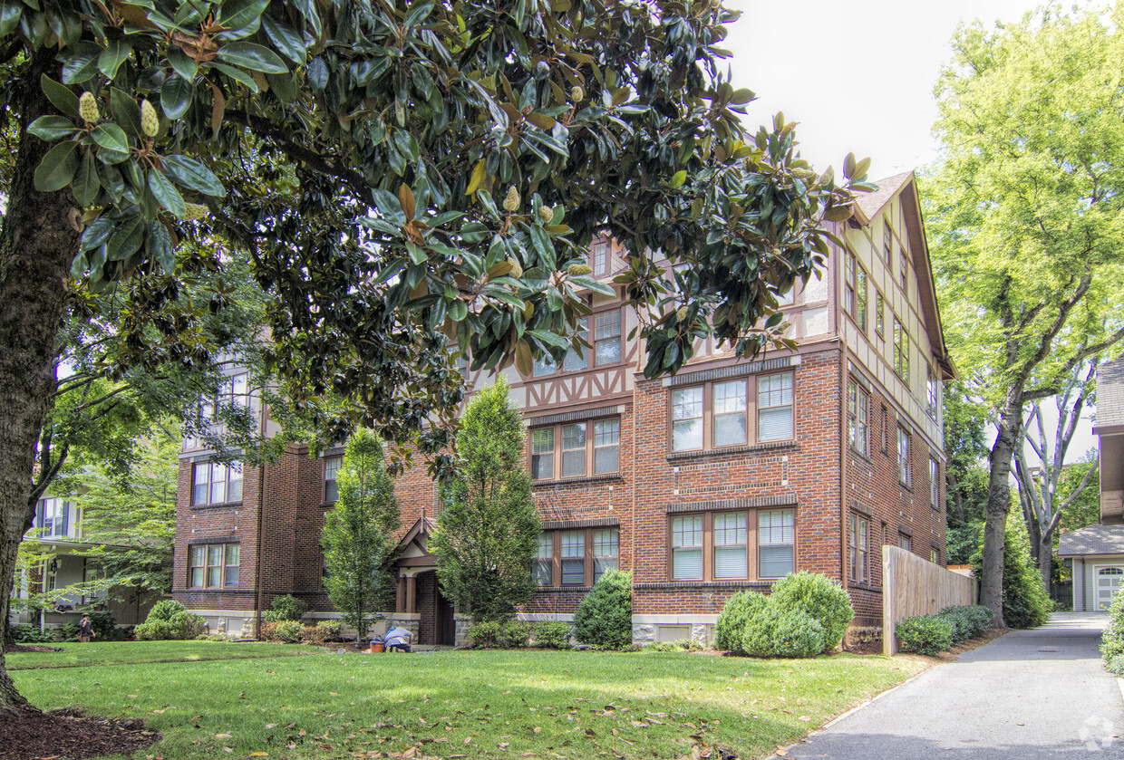 Primary Photo - 3810 Whitland Ave
