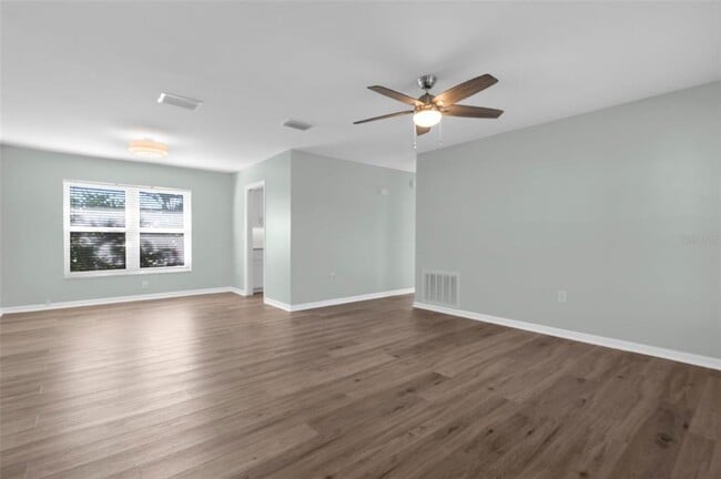 Building Photo - 913 64th St W