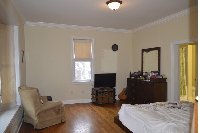 Building Photo - 808 Barton Avenue