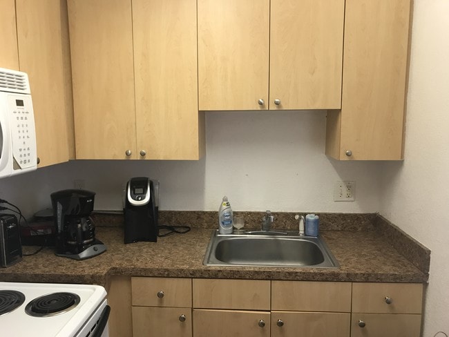 Building Photo - 575 Clearwater-Largo Rd, Largo, FL 33770