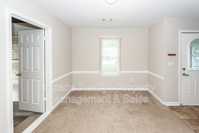 Building Photo - 27 Paddlecreek Ave