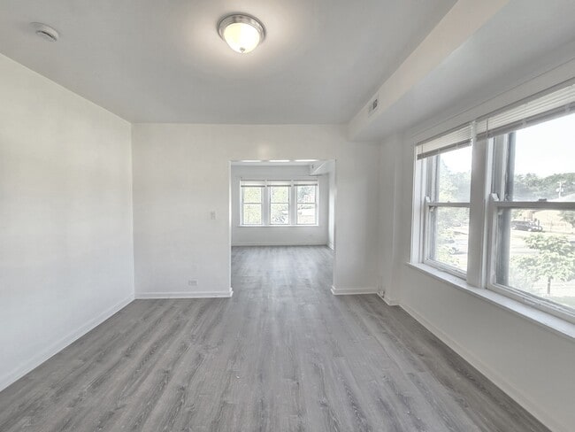 Building Photo - 1943 W 63rd St