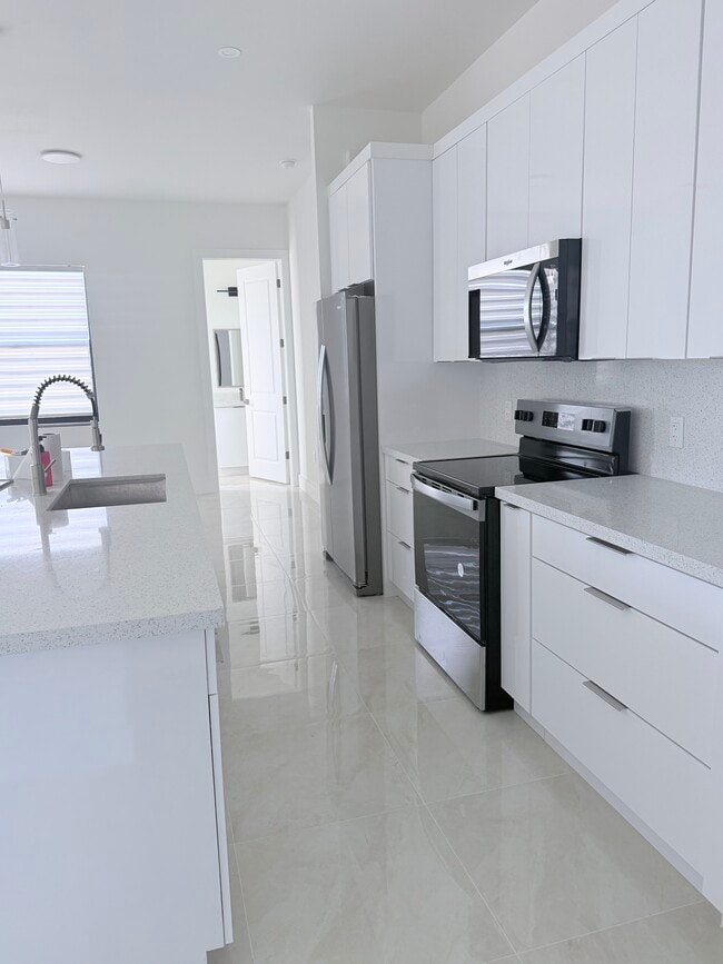 Building Photo - 2504 Vera Ave S