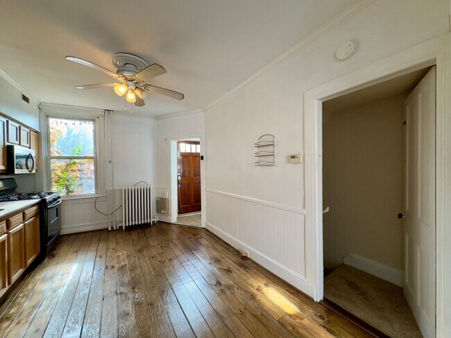 Foto del edificio - Charming 3Bed/2Bath Townhome in Historic Ridgley Delight!