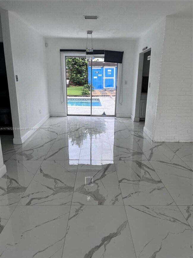 Foto del edificio - 7070 Raleigh St