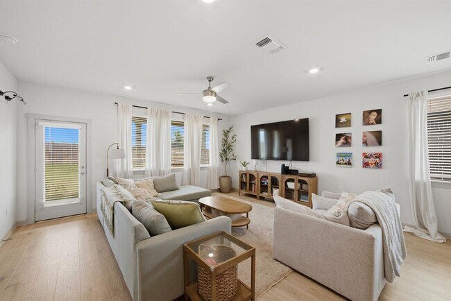 Foto del edificio - 3608 Overlord Ln