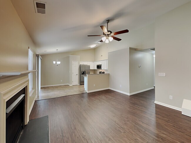 Foto del edificio - 2116 Clear Brooke Dr