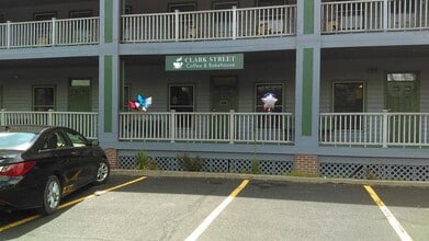 Building Photo - 325 S Clark St