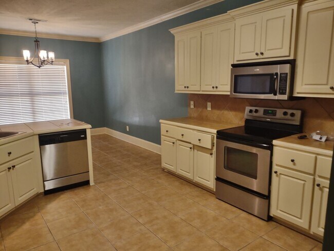 Building Photo - 113 Harvey Cir