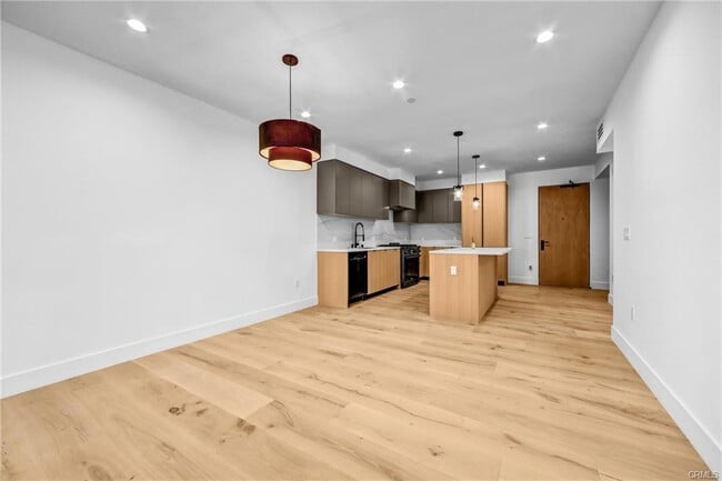 Building Photo - 10352 Riverside Dr