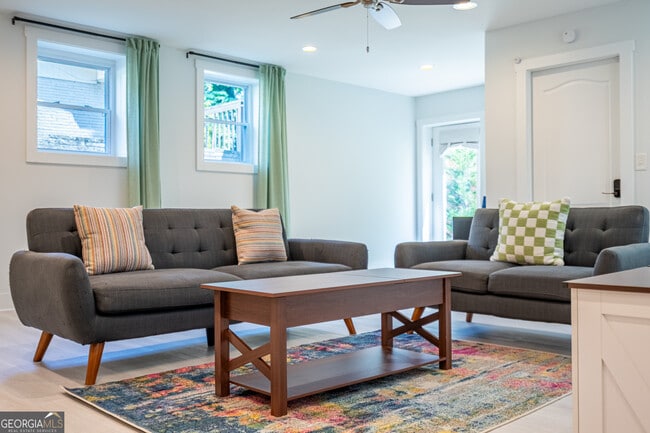 Building Photo - 2617 Caladium Dr NE