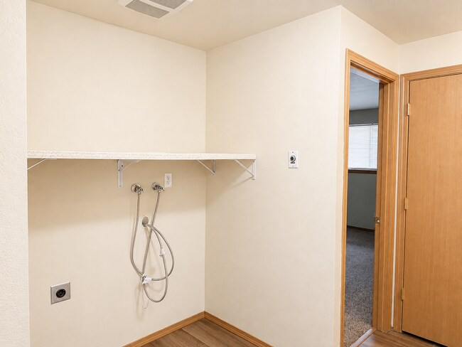 Building Photo - 60 E Hemlock Ct