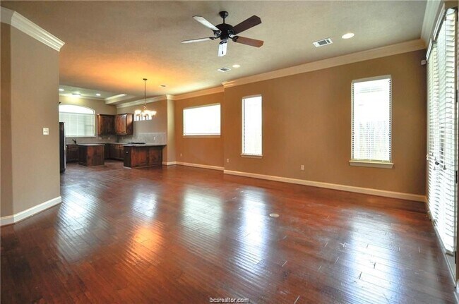 Foto del edificio - 15615 Wood Brook Ln