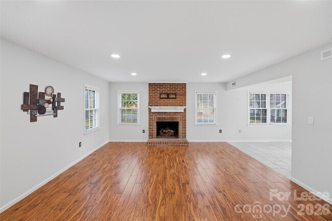 Building Photo - 805 Farm Tree Ln