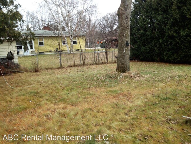 Building Photo - 3 br, 2 bath House - 1039 Dorr Ave