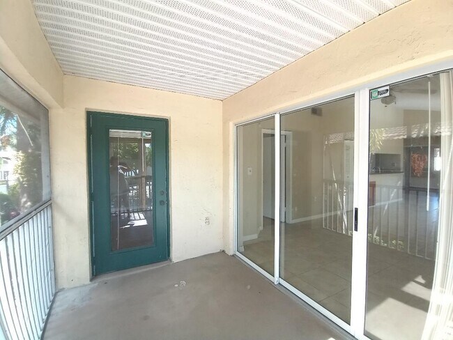 Foto del edificio - 18201 Glenmoor Dr