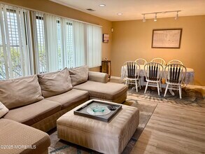 Building Photo - 206 Brinley Ave